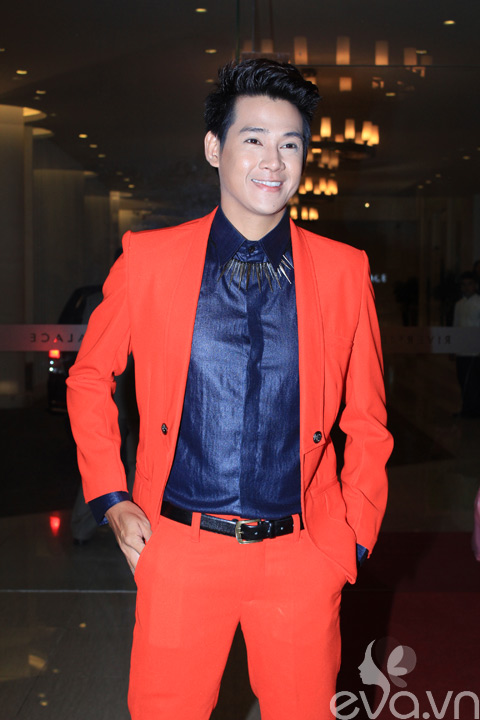 Bà xã Nguyễn Văn Chung nhí nhảnh như còn teen - 11