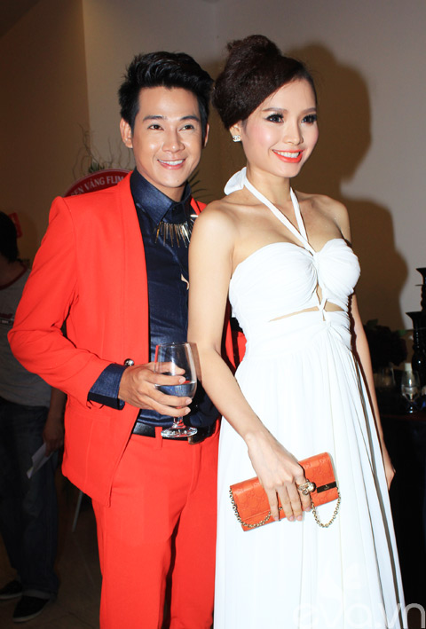 Bà xã Nguyễn Văn Chung nhí nhảnh như còn teen - 12