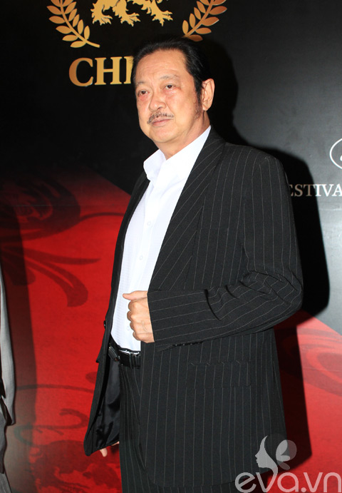 Bà xã Nguyễn Văn Chung nhí nhảnh như còn teen - 15