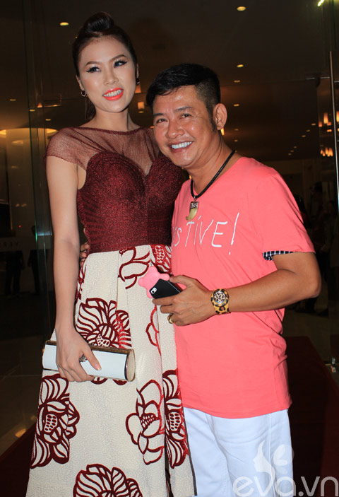 Bà xã Nguyễn Văn Chung nhí nhảnh như còn teen - 18