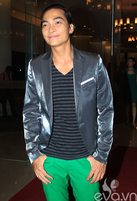 Bà xã Nguyễn Văn Chung nhí nhảnh như còn teen - 9