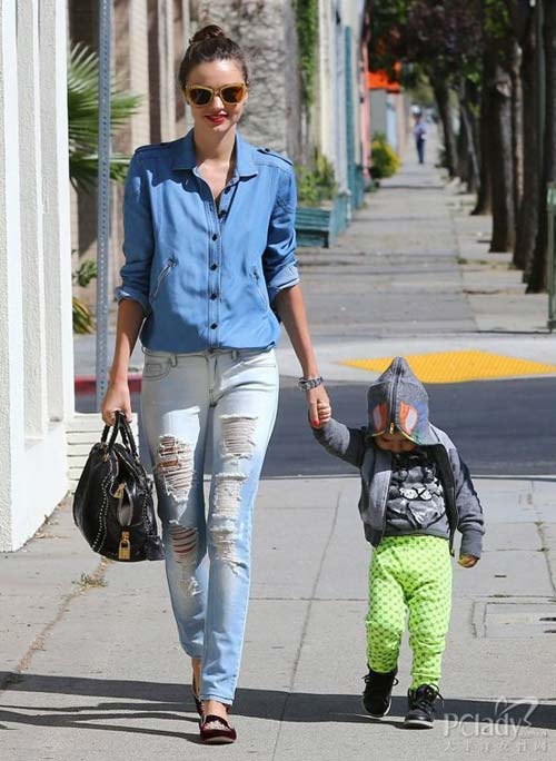 Khám phá những kiểu túi yêu thích của Miranda Kerr - 18