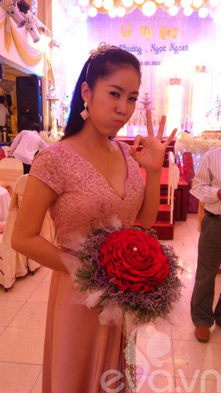 Những cô dâu mang bầu xinh đẹp của showbiz - 2