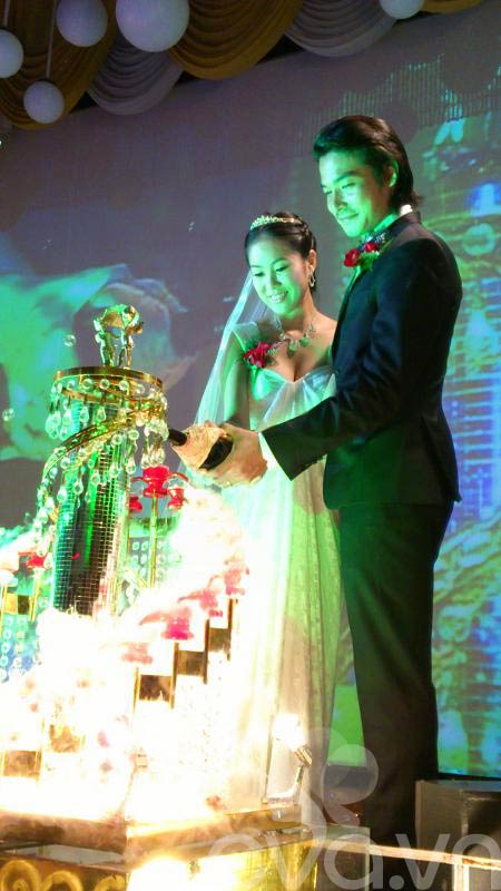 Những cô dâu mang bầu xinh đẹp của showbiz - 1