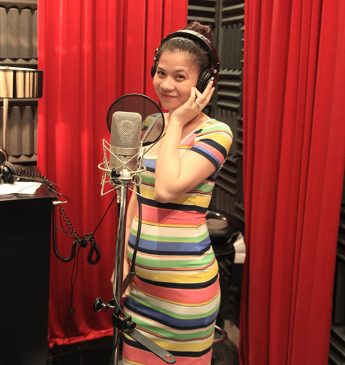 Những cô dâu mang bầu xinh đẹp của showbiz - 7