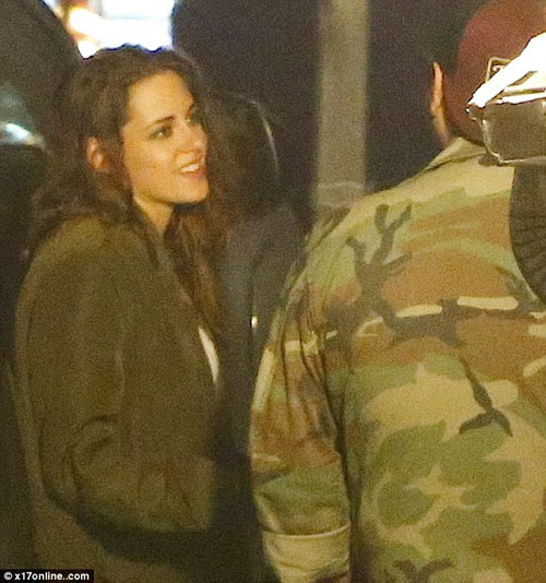 Kristen Stewart cười tươi rói sau khi chia tay - 2