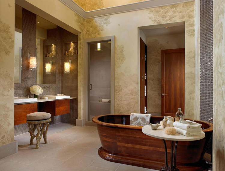Bồn tắm gỗ là tâm điểm của không gian phòng tắm.
