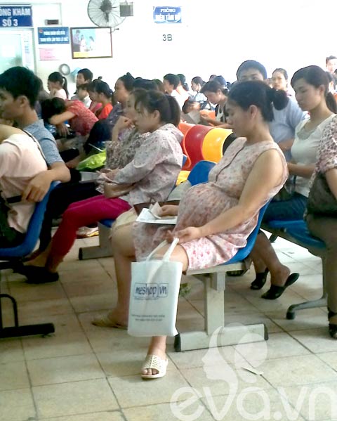 Bà bầu quot;vật vãquot; trong nắng nóng - 2