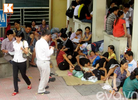 Bà bầu quot;vật vãquot; trong nắng nóng - 13