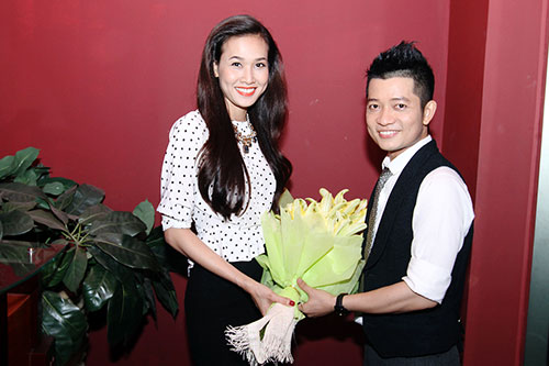 HH Dương Mỹ Linh rủ Thu Thảo đi xem hát - 3