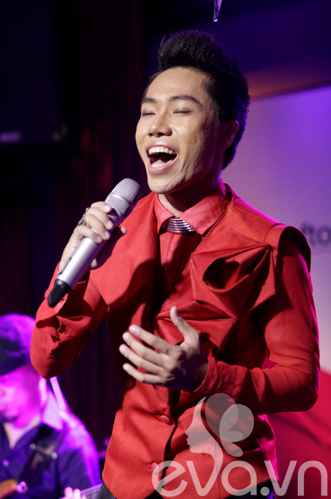 Quán quân The Voice “đọ giọng” cùng Hoàng Quyên - 18