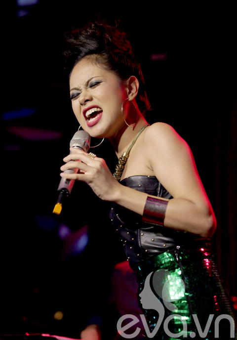 Quán quân The Voice “đọ giọng” cùng Hoàng Quyên - 11