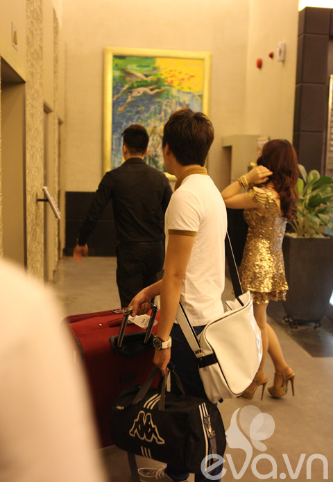 Bắt gặp Hương Tràm tình tứ cùng bạn trai mới - 2