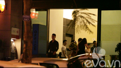 Bắt gặp Hương Tràm tình tứ cùng bạn trai mới - 4