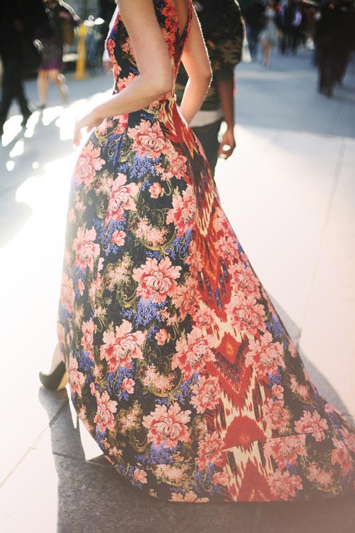 Họa tiết hoa quot;tấn côngquot; street style - 4