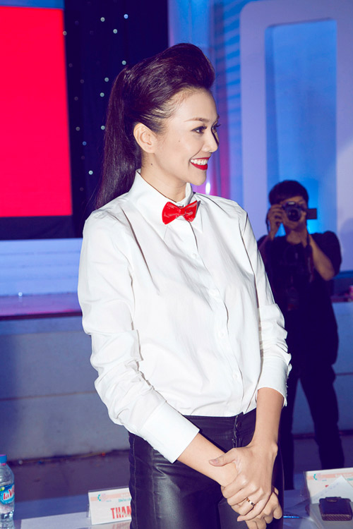 Thanh Hằng chi 500 USD cho nơ cài áo - 11