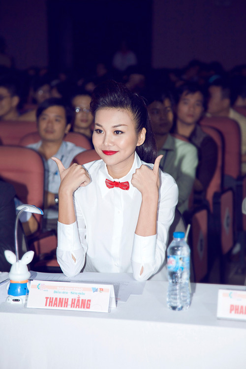 Thanh Hằng chi 500 USD cho nơ cài áo - 4