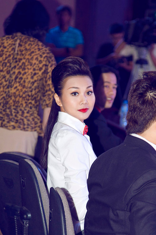 Thanh Hằng chi 500 USD cho nơ cài áo - 6