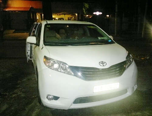 Bắt hàng loạt xe “hộ tống” Nick Vujicic - 5