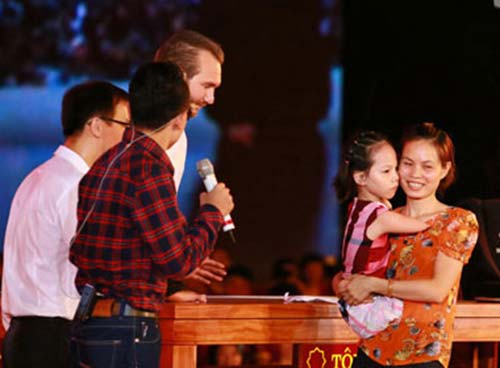 Những vụ việc #039;sốt#039; mạng xã hội tuần qua - 3