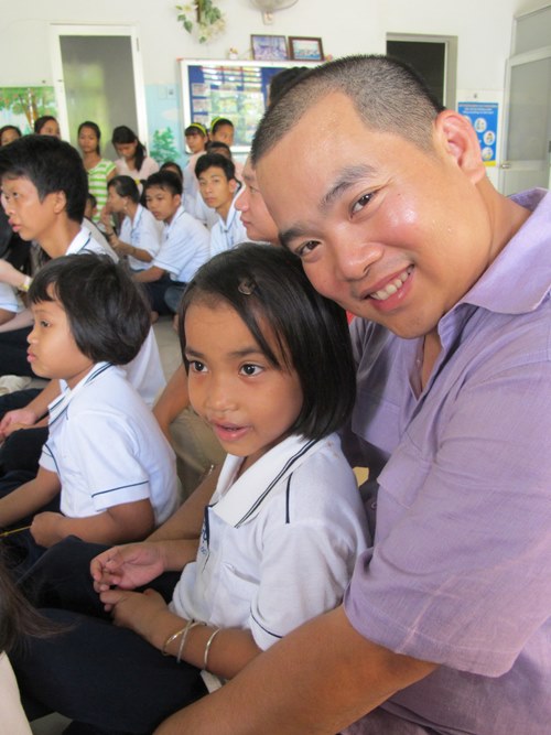 Vợ chồng Thúy Hạnh làm từ thiện trước Tết thiếu thi - 5