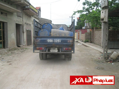 Rượu pha bằng... thuốc sâu và phân lân bán khắp HN - 1