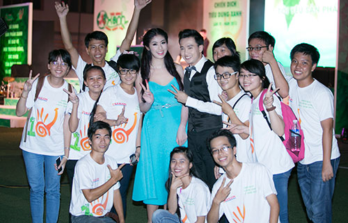 HH Ngọc Hân lần đầu trổ tài ca hát - 15