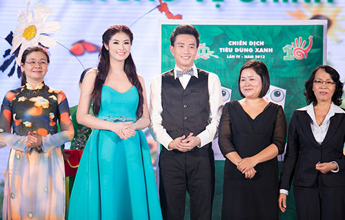 HH Ngọc Hân lần đầu trổ tài ca hát - 13