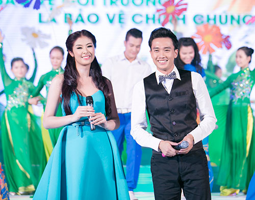 HH Ngọc Hân lần đầu trổ tài ca hát - 12