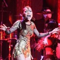 Làng sao - "Gái hai con" Hồng Ngọc hừng hực lửa cháy