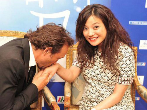 Triệu Vy kém sắc vì tăng cân - 13