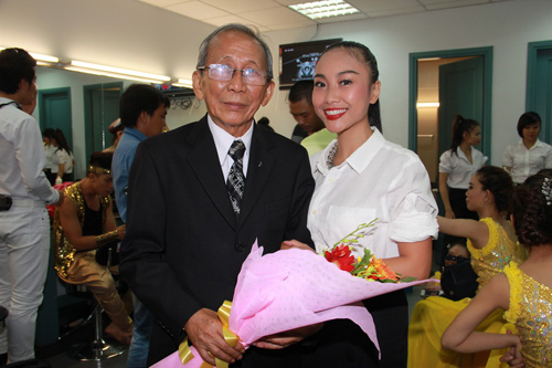 Vy Oanh tiếp tục đắt show MC - 6