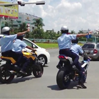 'Dịch vụ công' dẫn đường VIP: Nên hay không?