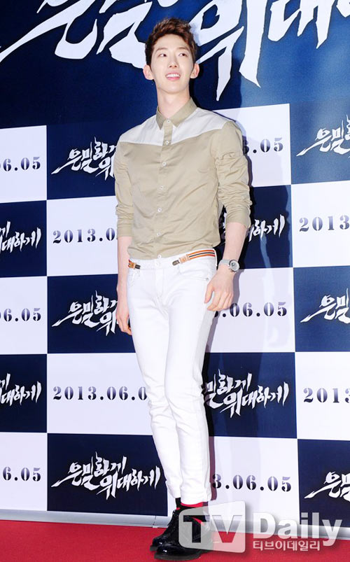 quot;Thái Vươngquot; Bae Yong Joon tái xuất - 13