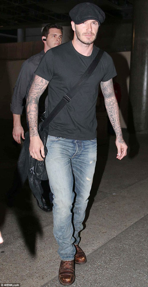 Mẹ con Vic bồng bế nhau đi mua sắm - 10