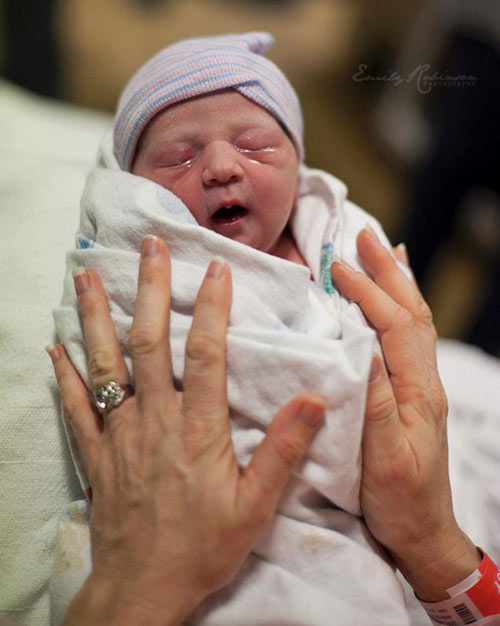 Đến bệnh viện không kịp, đẻ rớt vỉa hè - 5