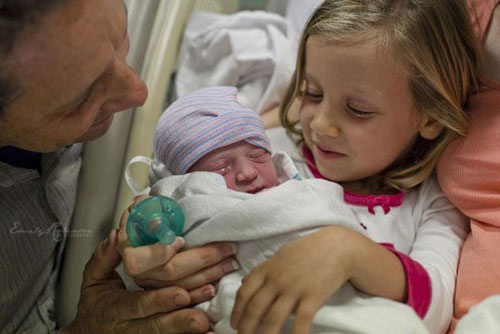 Đến bệnh viện không kịp, đẻ rớt vỉa hè - 7