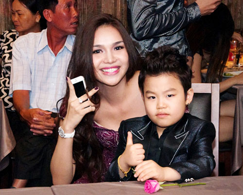 Diệu Hân thân thiết với Psy nhí - 3