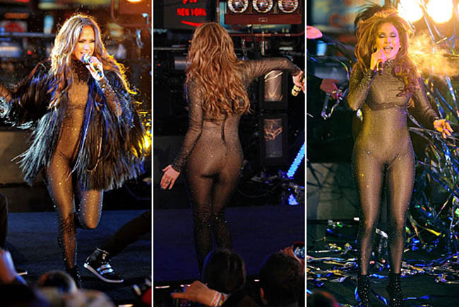 Jennifer Lopez xuất hiện trên sân khấu với bộ áo liền quần ôm sát cơ thể, mỏng tang.
