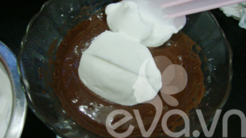 Tự tay làm bánh ga-tô sô cô la tặng bạn - 13