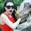 Làng sao - Trà Ngọc Hằng xì tin dạo chơi công viên khủng long