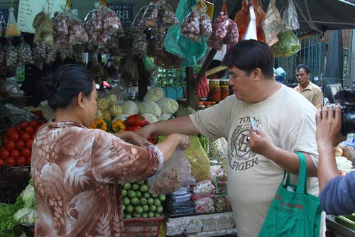 Danh hài Hoàng Mập đi chợ nấu bún bò cho vợ - 3