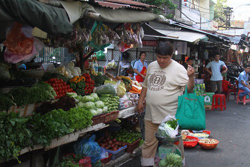 Danh hài Hoàng Mập đi chợ nấu bún bò cho vợ - 4