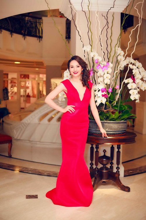 HH Ngọc Diễm quyến rũ trong sắc hồng - 9