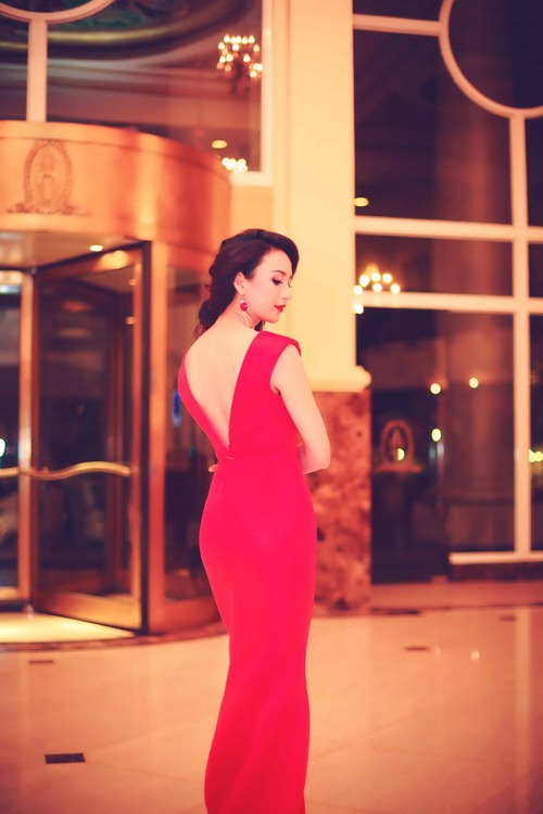 HH Ngọc Diễm quyến rũ trong sắc hồng - 8