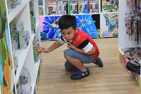 Theo chân Hoa khôi Thu Hương đi mua quà 1/6 - 8