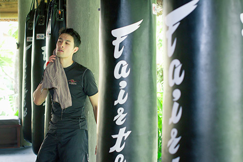 Johnny Trí Nguyễn khoe vẻ nam tính - 6