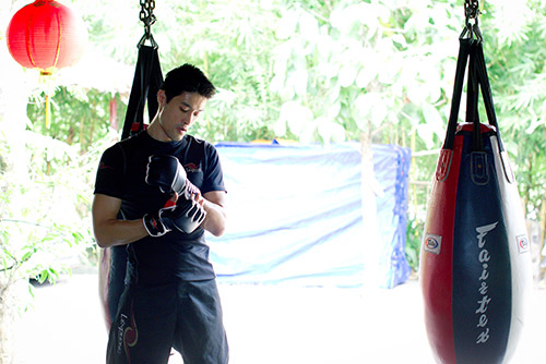 Johnny Trí Nguyễn khoe vẻ nam tính - 7