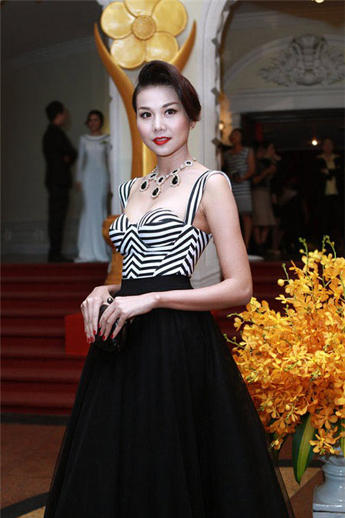Sao Việt #039;thất thường#039; cùng kẻ sọc - 8