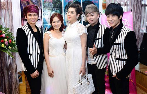 Lương Bích Hữu kỉ niệm một năm làm cô giáo - 5
